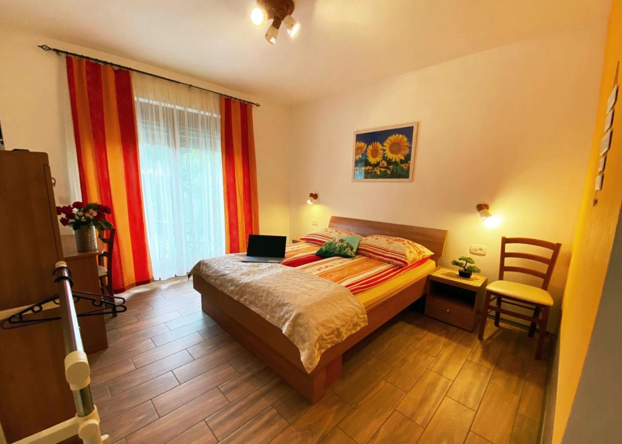 Guesthouse Mesec Zaplana Vrhnika Εξωτερικό φωτογραφία