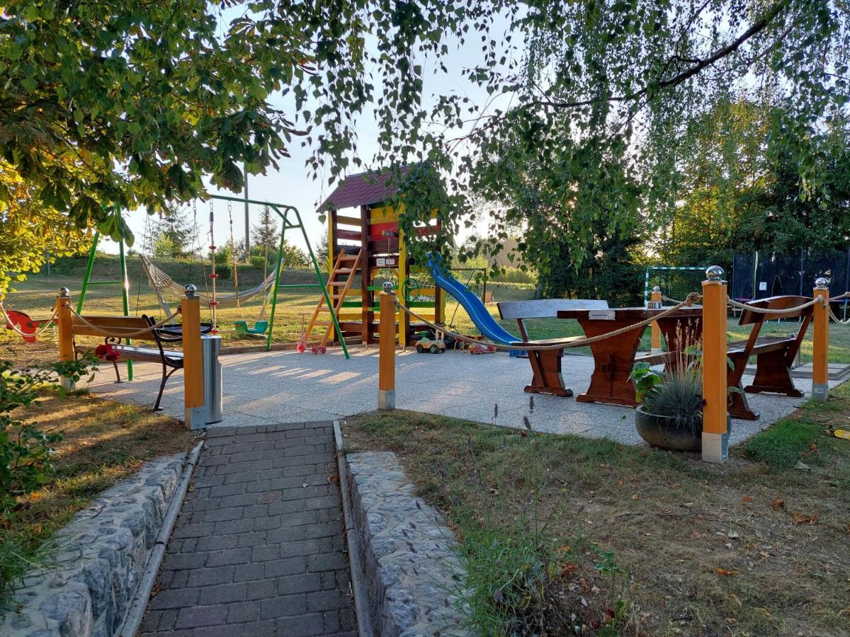 Guesthouse Mesec Zaplana Vrhnika Εξωτερικό φωτογραφία