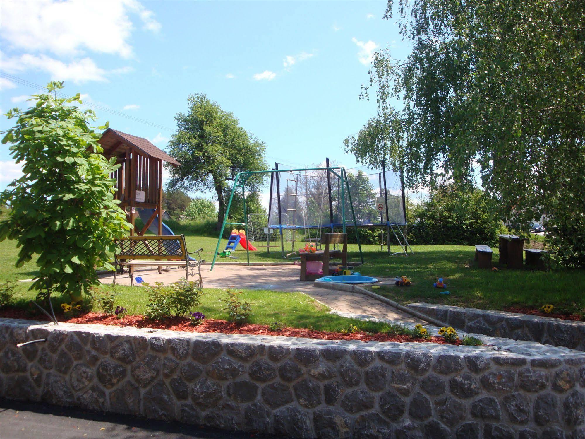 Guesthouse Mesec Zaplana Vrhnika Εξωτερικό φωτογραφία