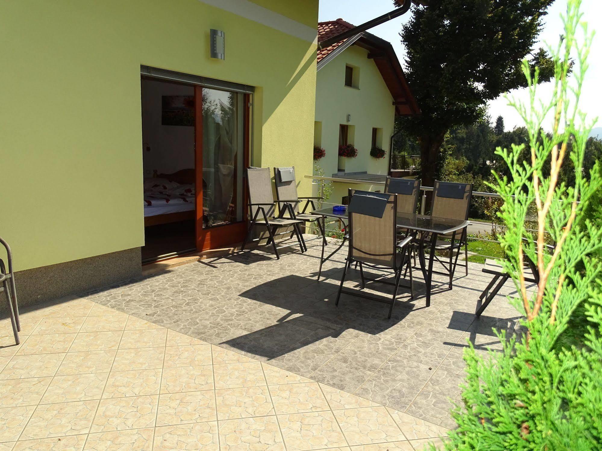 Guesthouse Mesec Zaplana Vrhnika Εξωτερικό φωτογραφία