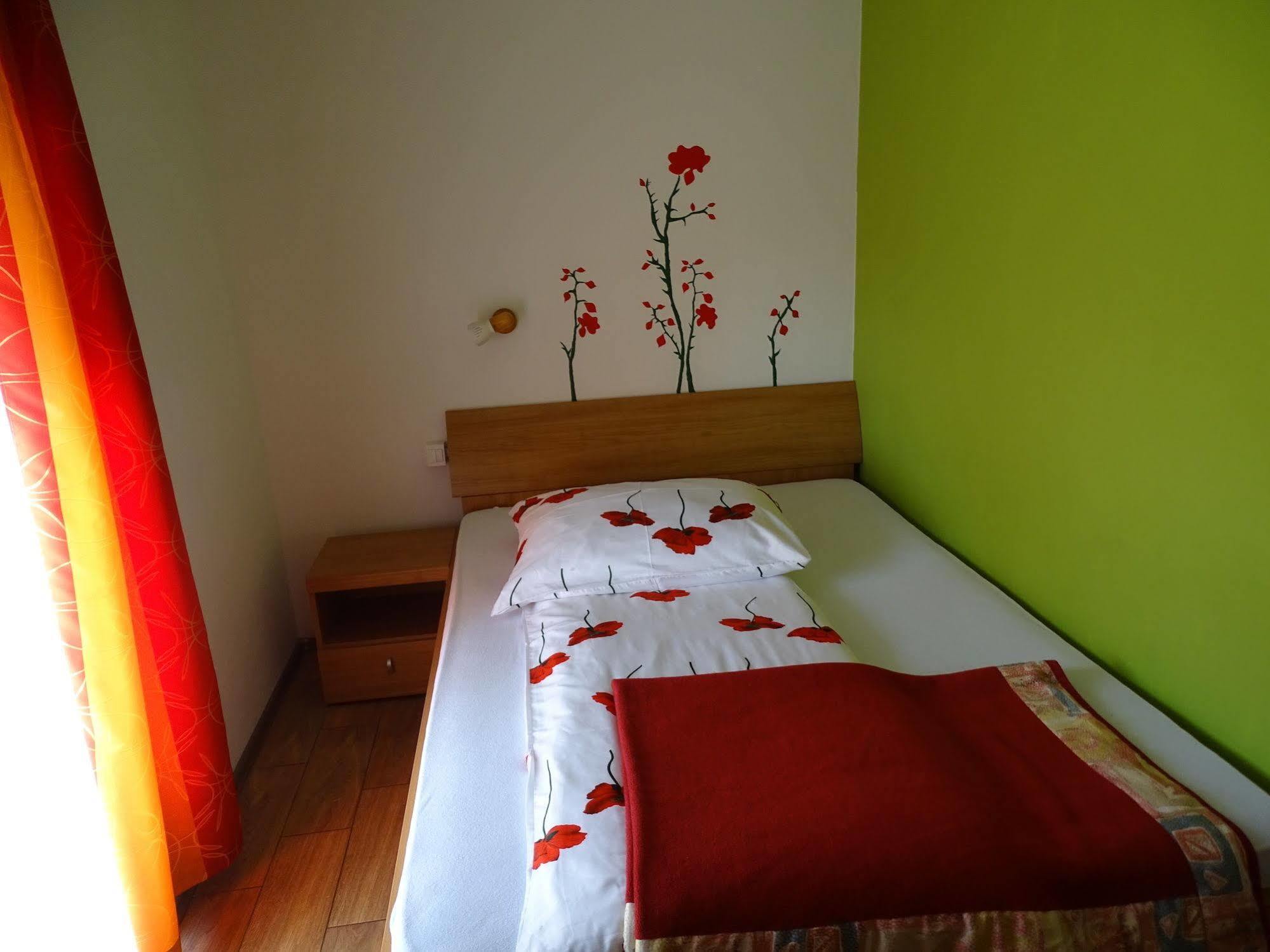 Guesthouse Mesec Zaplana Vrhnika Εξωτερικό φωτογραφία